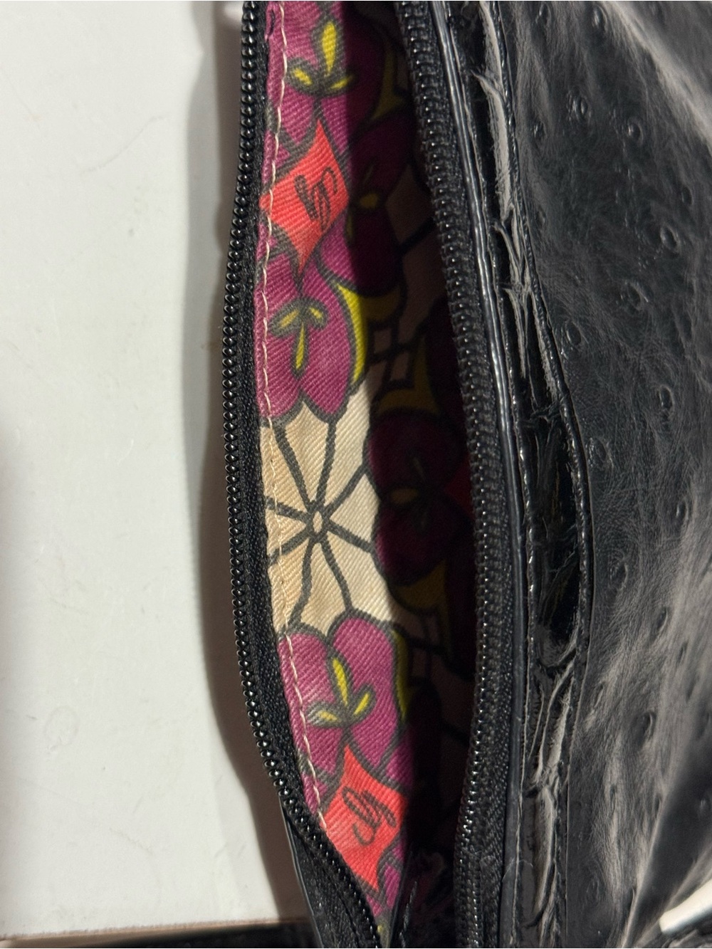 Guess Leather Crossbody  Purse Floral Print Interior with Silver Logo Plaque - Picture 13 of 15